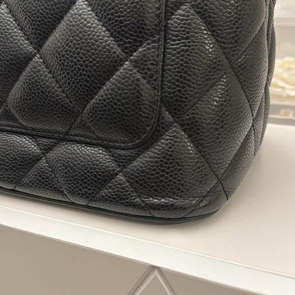 CHANEL tote - Picture 11 of 17